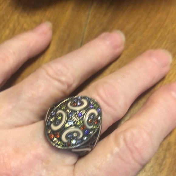 Pretty Costume Rhinestone Ring - Picture 12 of 16